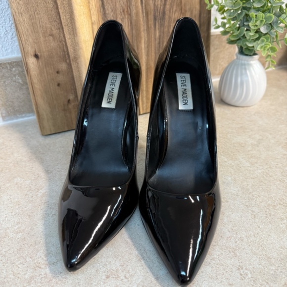 Steve Madden Shoes - STEVE MADDEN Black 4" Pumps: Size 10